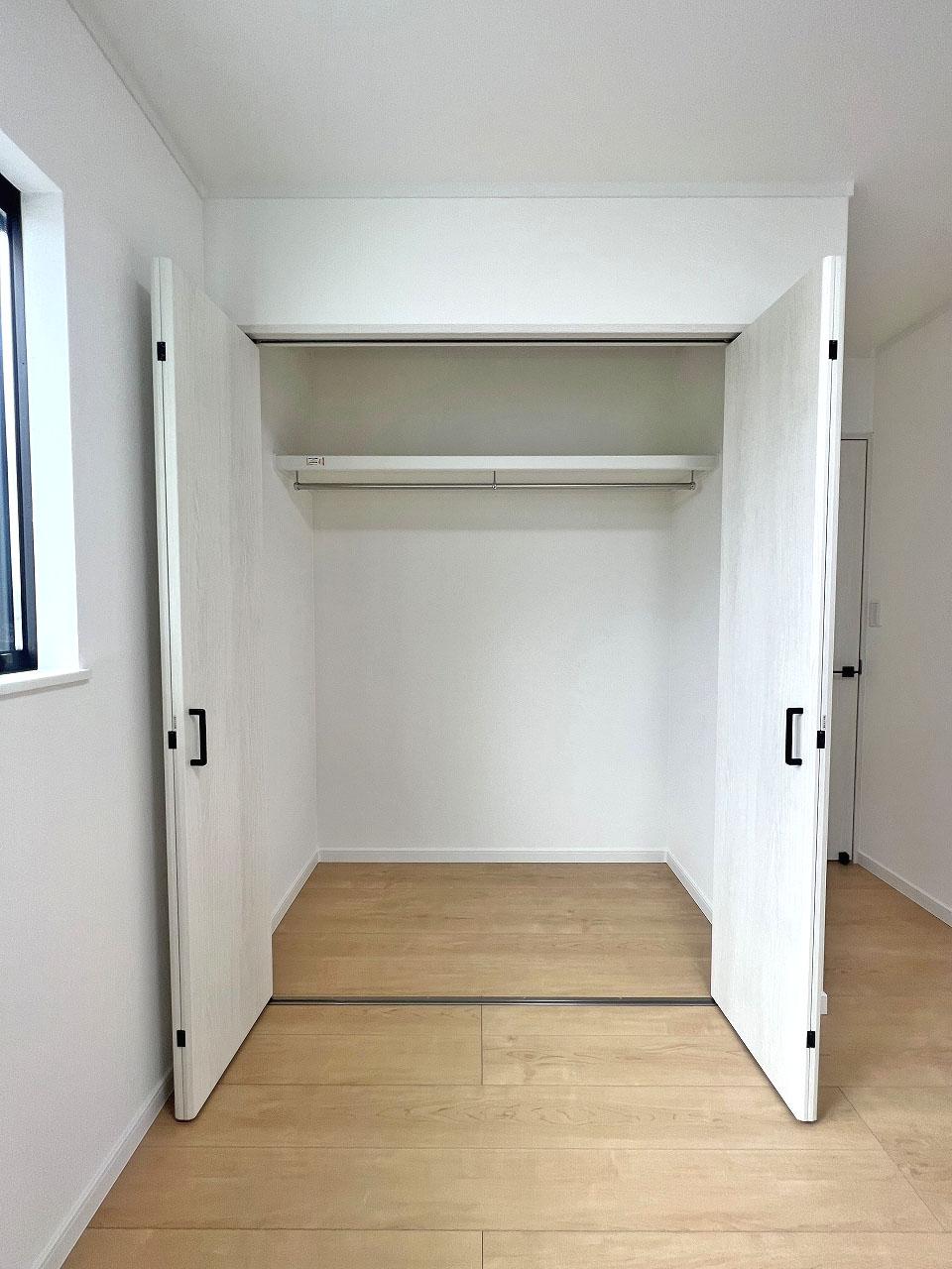 川越市 注文住宅：白×ブルー×ウッド　お洒落なカフェ風ハウス