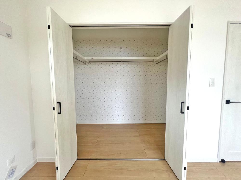 川越市 注文住宅：白×ブルー×ウッド　お洒落なカフェ風ハウス