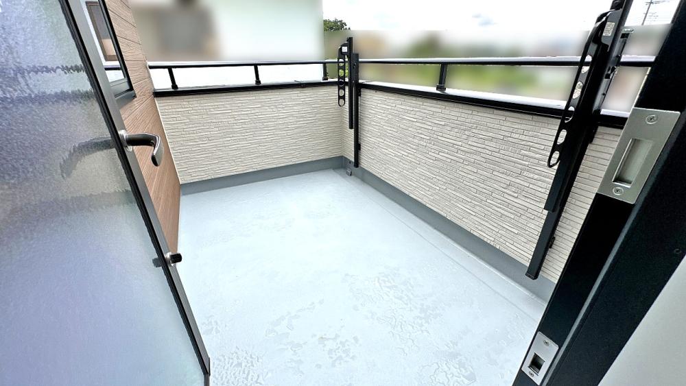 川越市 注文住宅：白×ブルー×ウッド　お洒落なカフェ風ハウス