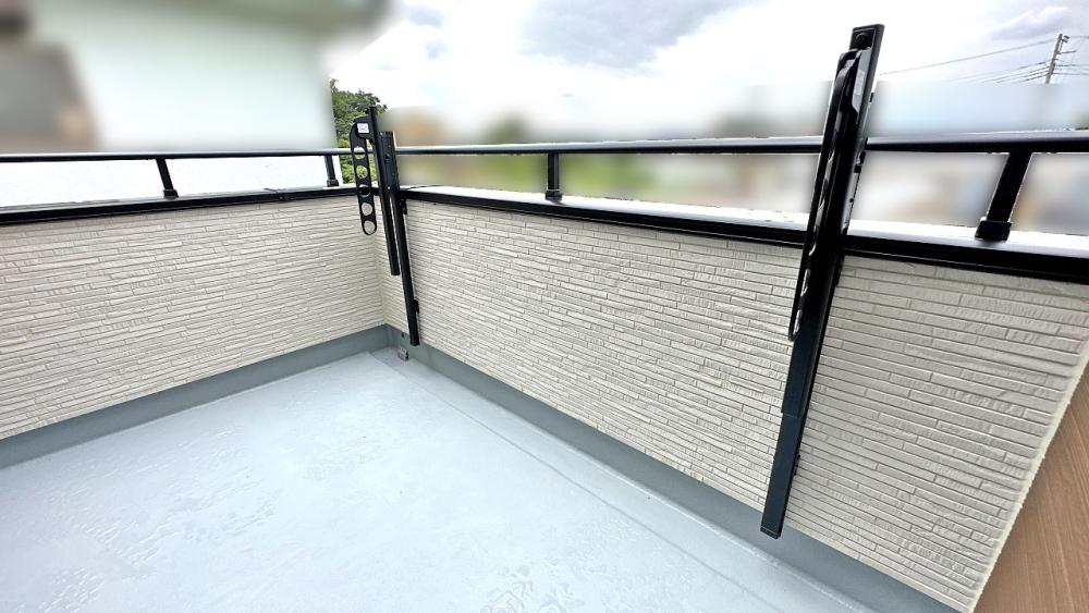 川越市 注文住宅：白×ブルー×ウッド　お洒落なカフェ風ハウス