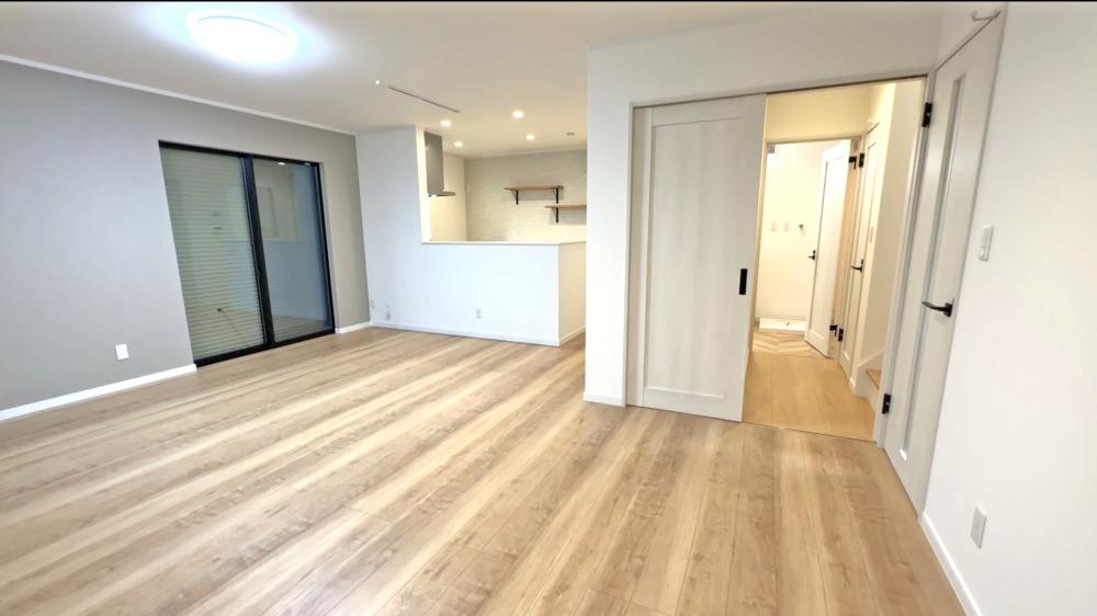 川越市 注文住宅：白×ブルー×ウッド　お洒落なカフェ風ハウス