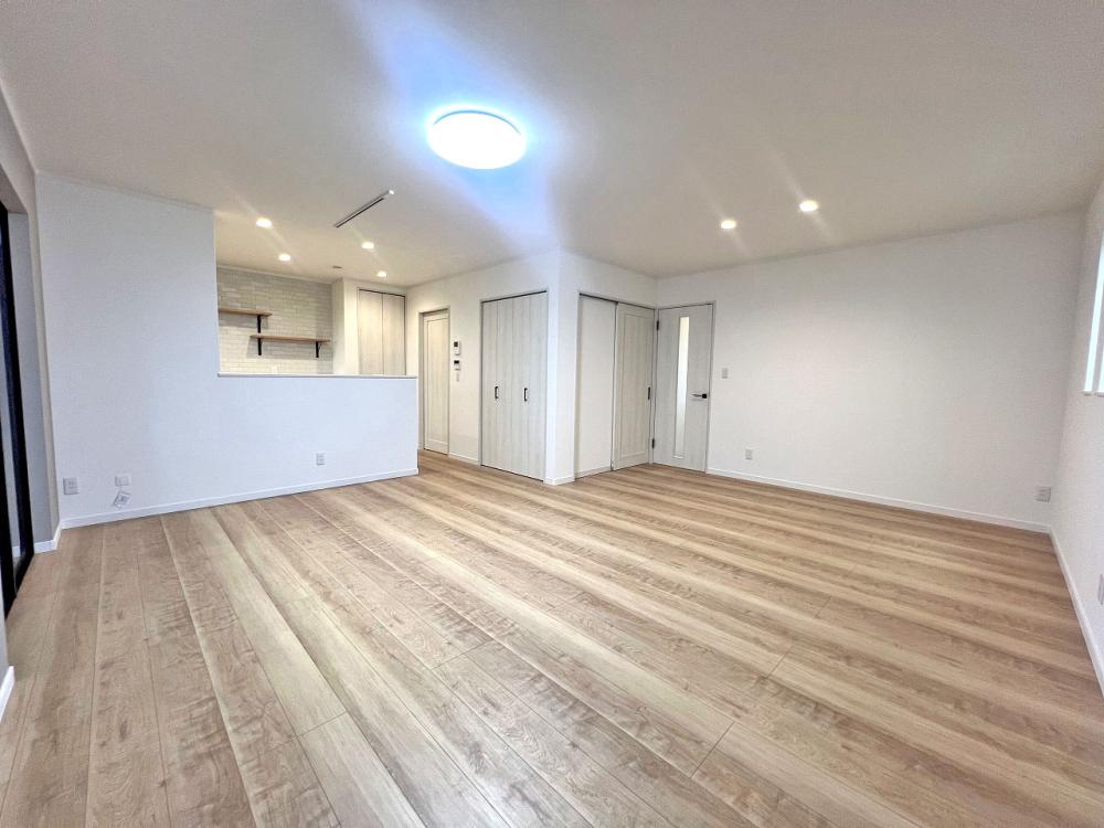 川越市 注文住宅：白×ブルー×ウッド　お洒落なカフェ風ハウス