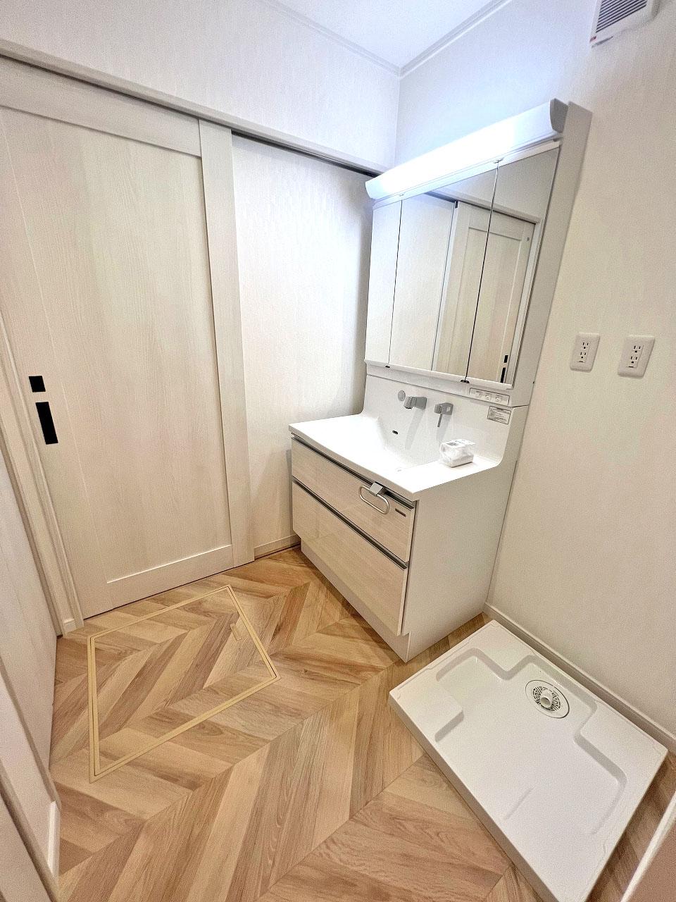 川越市 注文住宅：白×ブルー×ウッド　お洒落なカフェ風ハウス