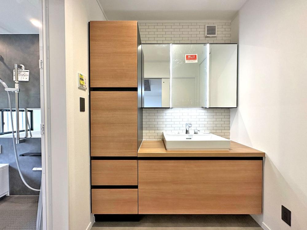 川越市 注文住宅：ランドリールームのあるモダンハウス