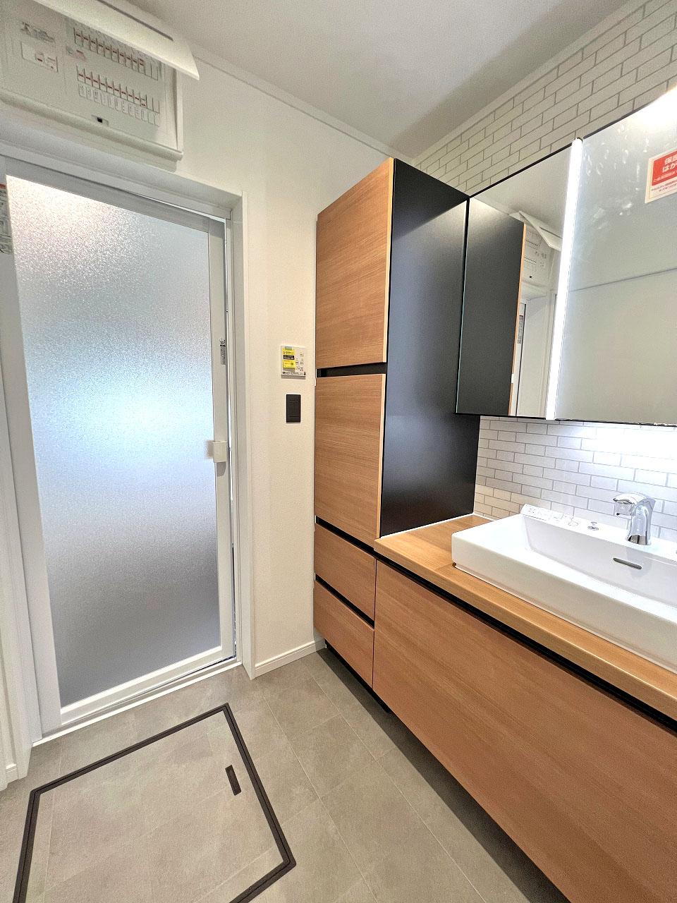 川越市 注文住宅：ランドリールームのあるモダンハウス