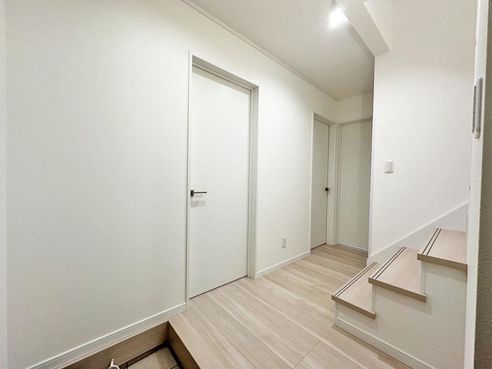 新座市 注文住宅：グレージュ×ゴールドの優しい温もりと上品な家