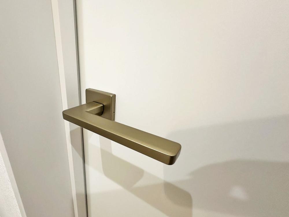 新座市 注文住宅：グレージュ×ゴールドの優しい温もりと上品な家