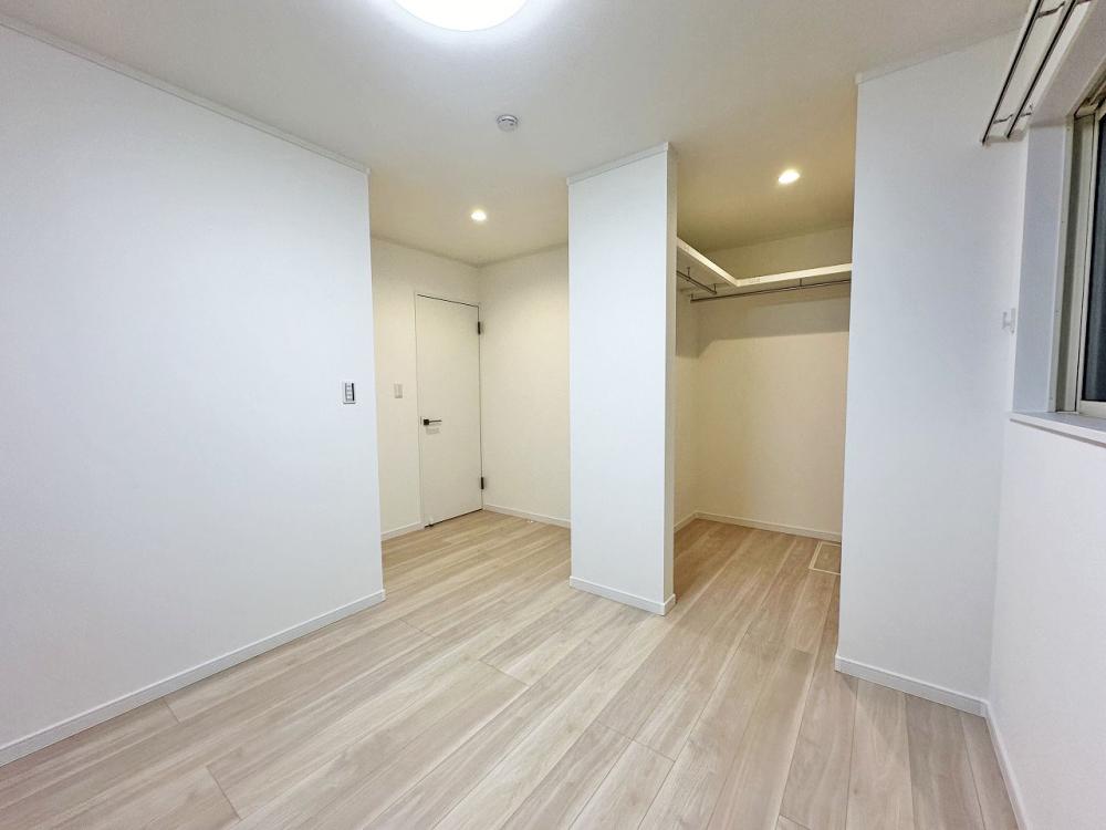 新座市 注文住宅：グレージュ×ゴールドの優しい温もりと上品な家