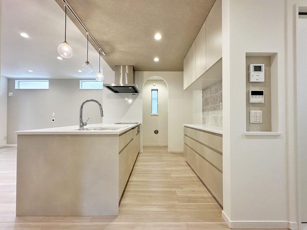 新座市 注文住宅：グレージュ×ゴールドの優しい温もりと上品な家