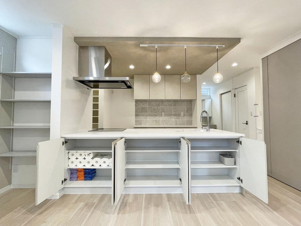 新座市 注文住宅：グレージュ×ゴールドの優しい温もりと上品な家