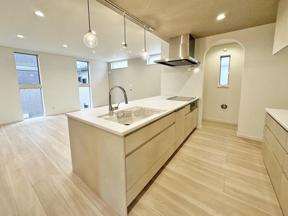 新座市 注文住宅：グレージュ×ゴールドの優しい温もりと上品な家