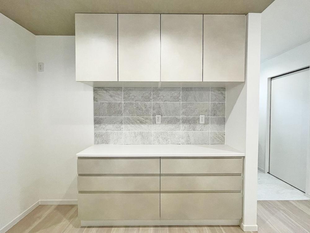 新座市 注文住宅：グレージュ×ゴールドの優しい温もりと上品な家