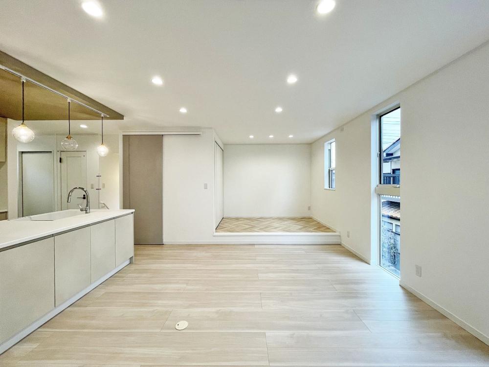 新座市 注文住宅：グレージュ×ゴールドの優しい温もりと上品な家