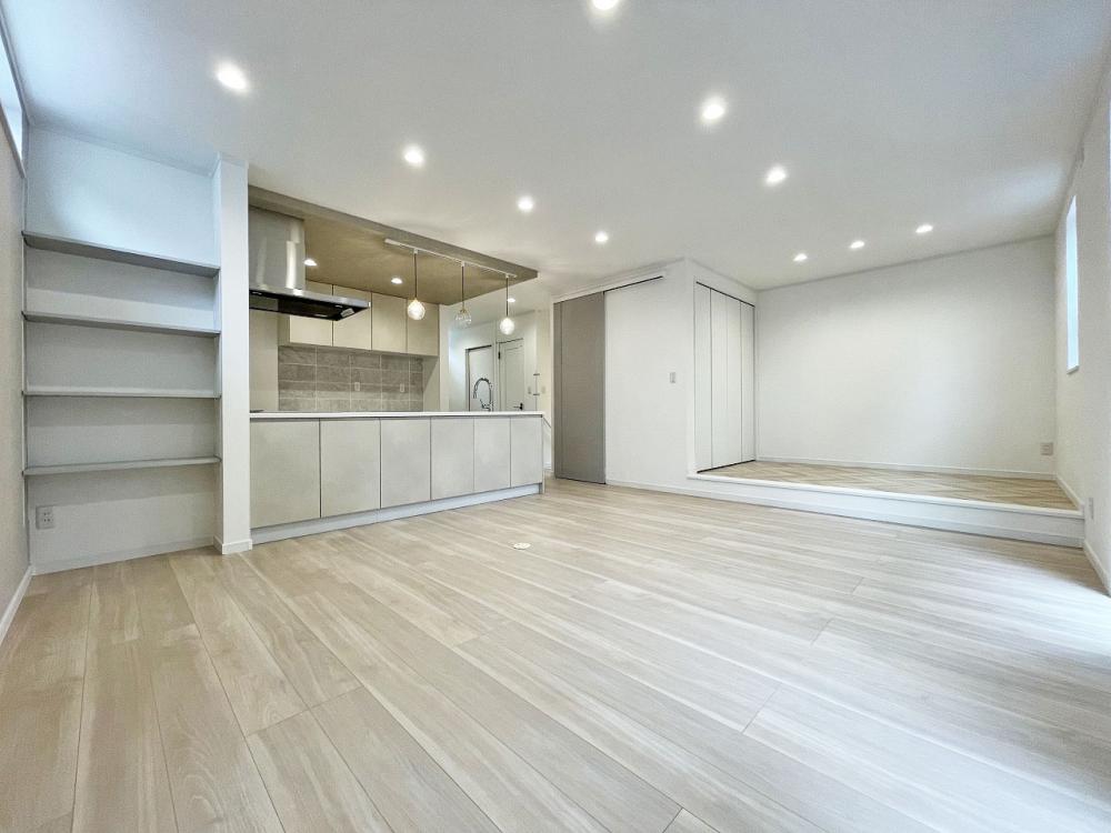 新座市 注文住宅：グレージュ×ゴールドの優しい温もりと上品な家