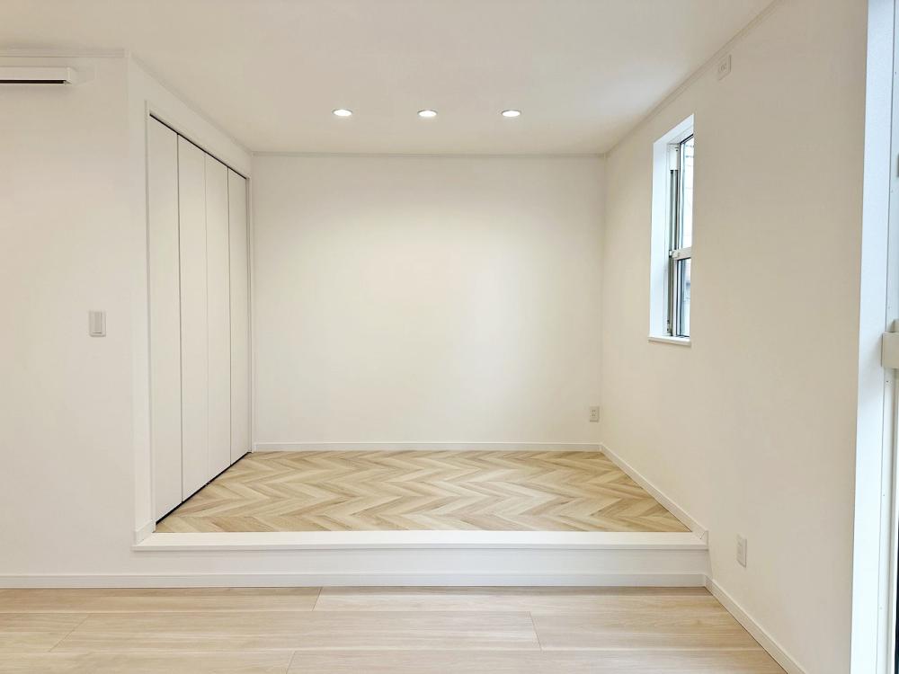 新座市 注文住宅：グレージュ×ゴールドの優しい温もりと上品な家