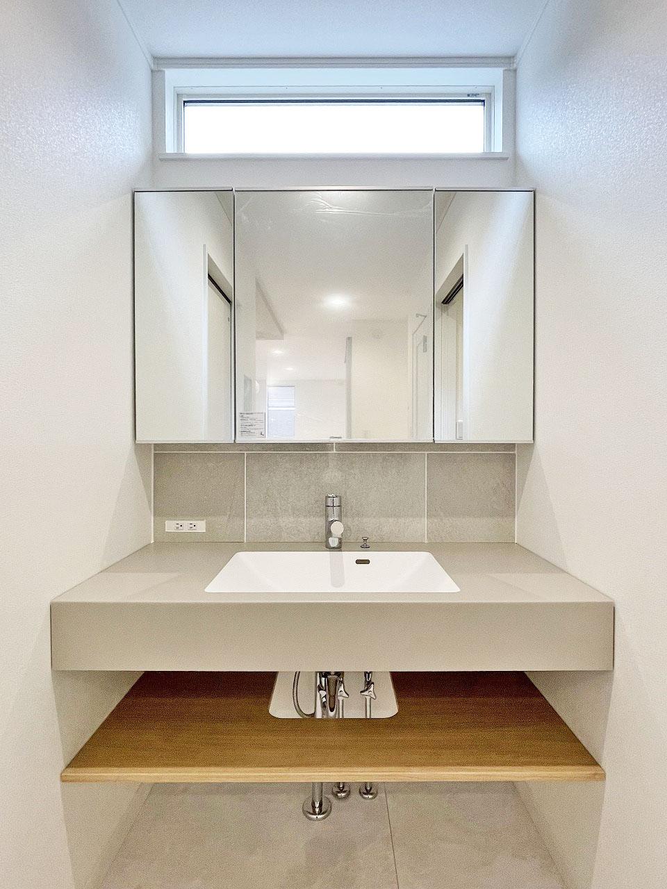 新座市 注文住宅：グレージュ×ゴールドの優しい温もりと上品な家