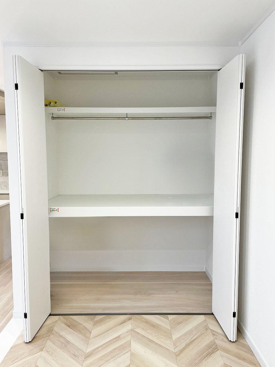 新座市 注文住宅：グレージュ×ゴールドの優しい温もりと上品な家