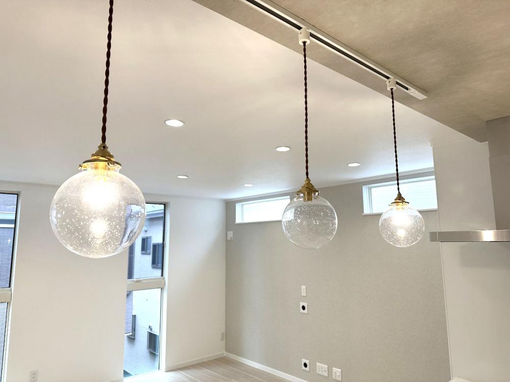 新座市 注文住宅：グレージュ×ゴールドの優しい温もりと上品な家