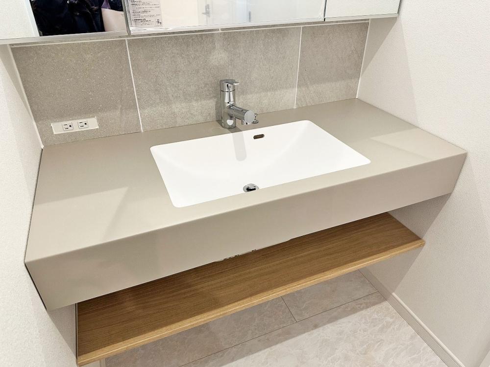 新座市 注文住宅：グレージュ×ゴールドの優しい温もりと上品な家