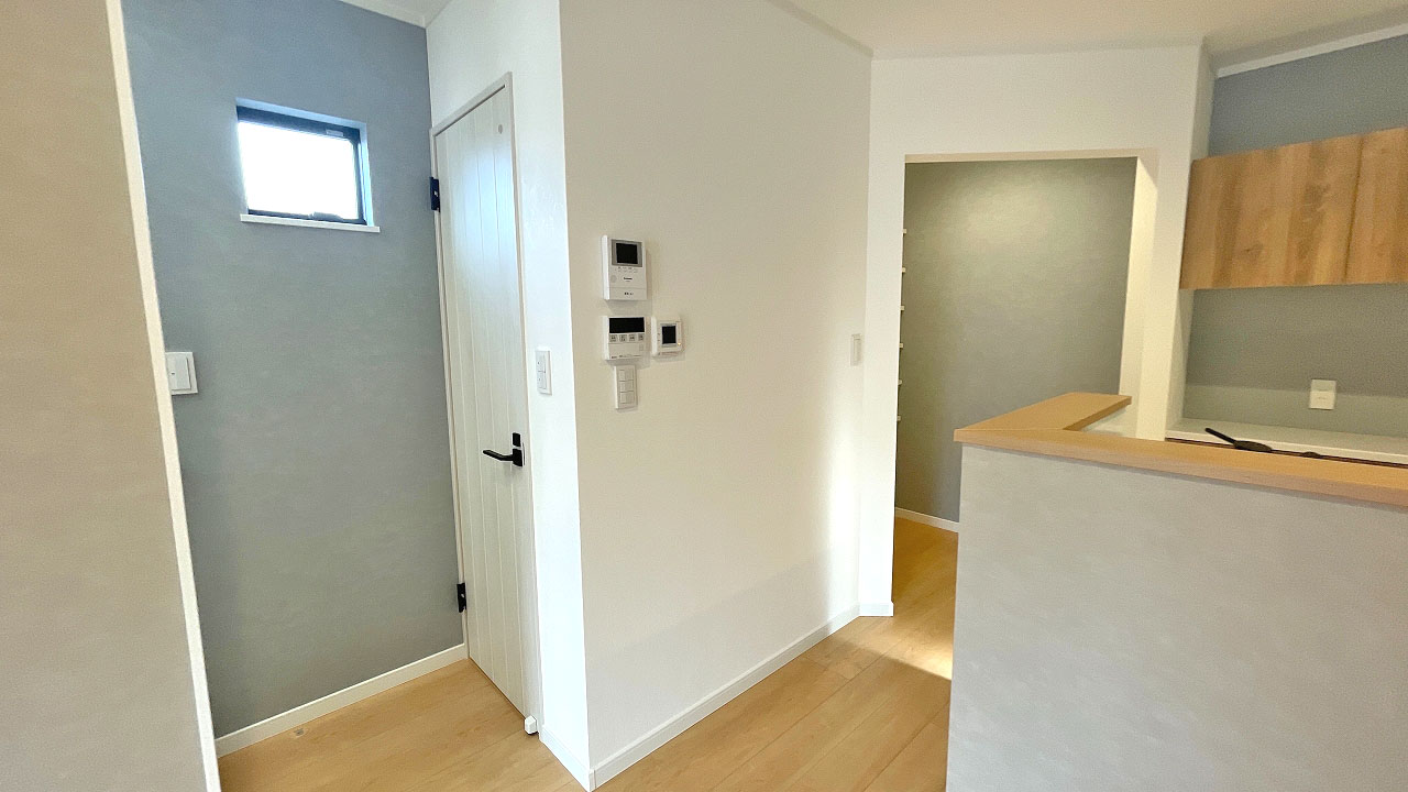 和光市 注文住宅：無機質×木の温もりが心地良い家