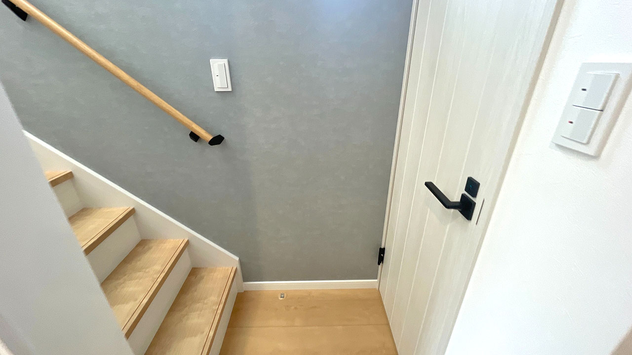 和光市 注文住宅：無機質×木の温もりが心地良い家