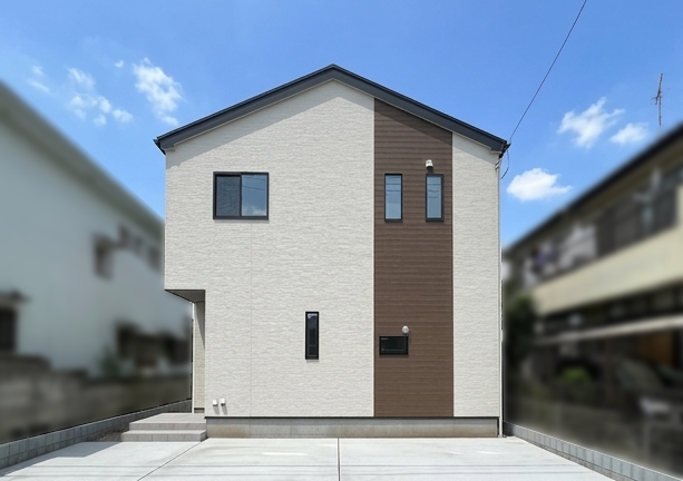 川越市 注文住宅：白×ブルー×ウッド　お洒落なカフェ風ハウス