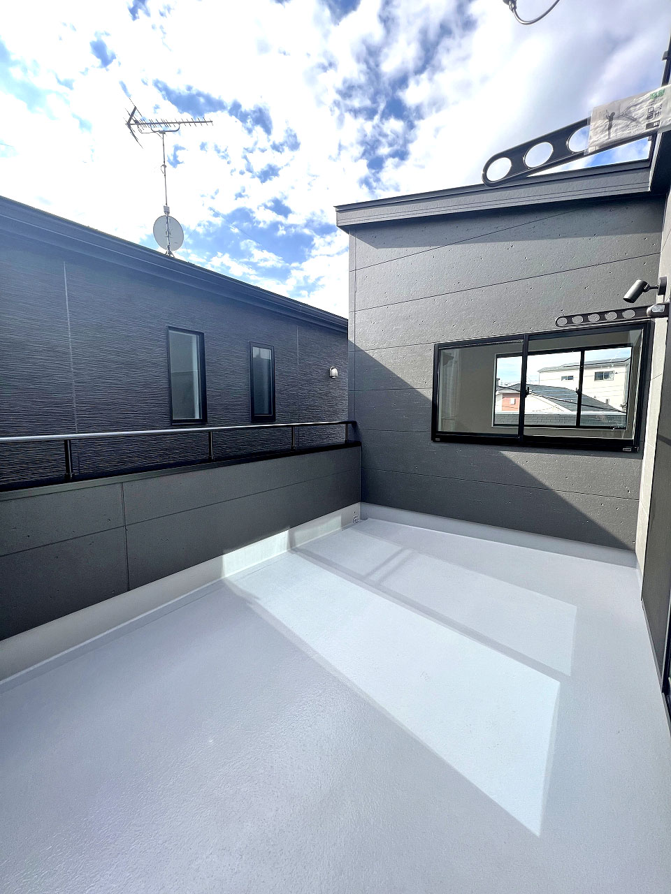 和光市 注文住宅：無機質×木の温もりが心地良い家