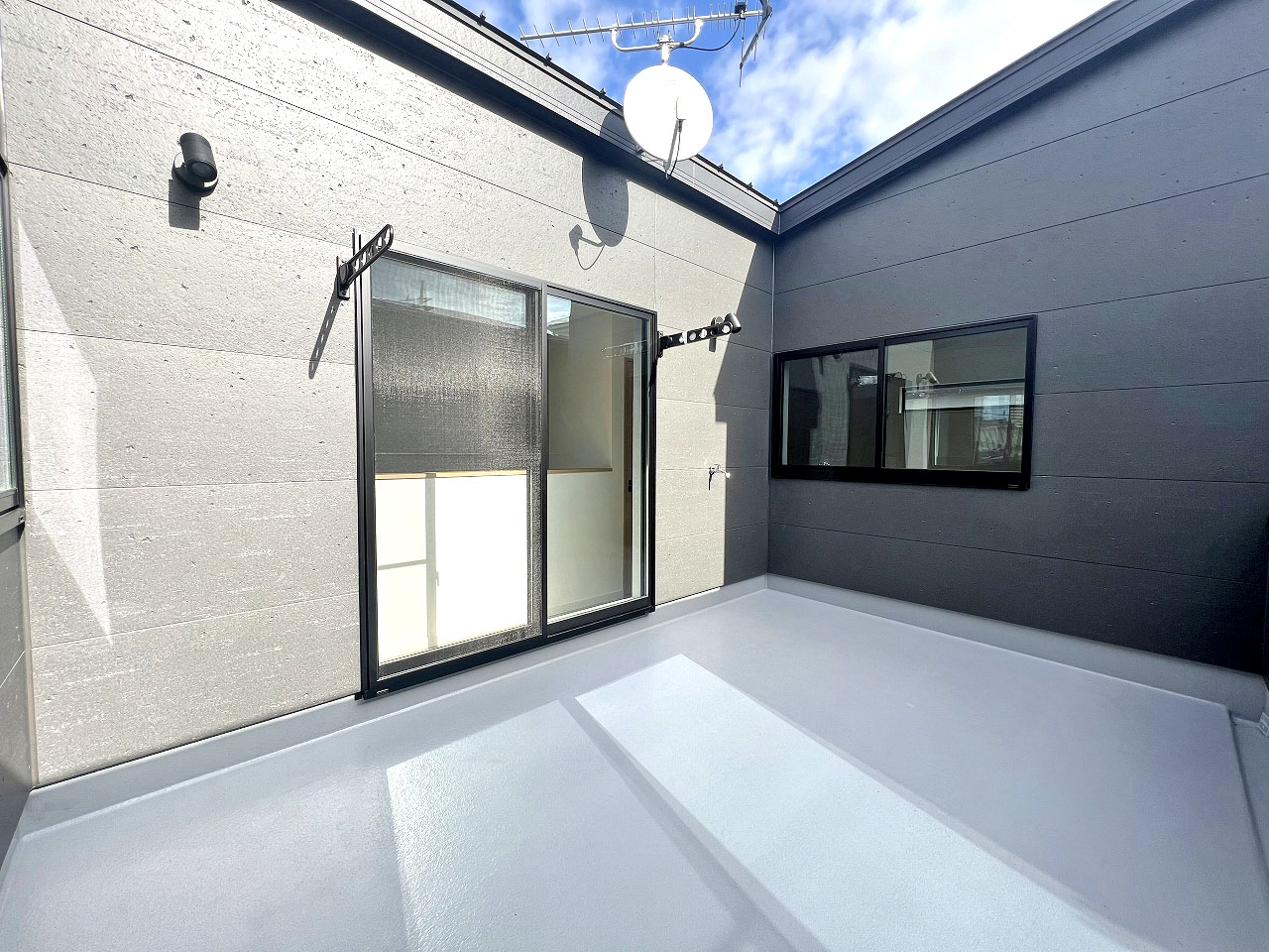 和光市 注文住宅：無機質×木の温もりが心地良い家