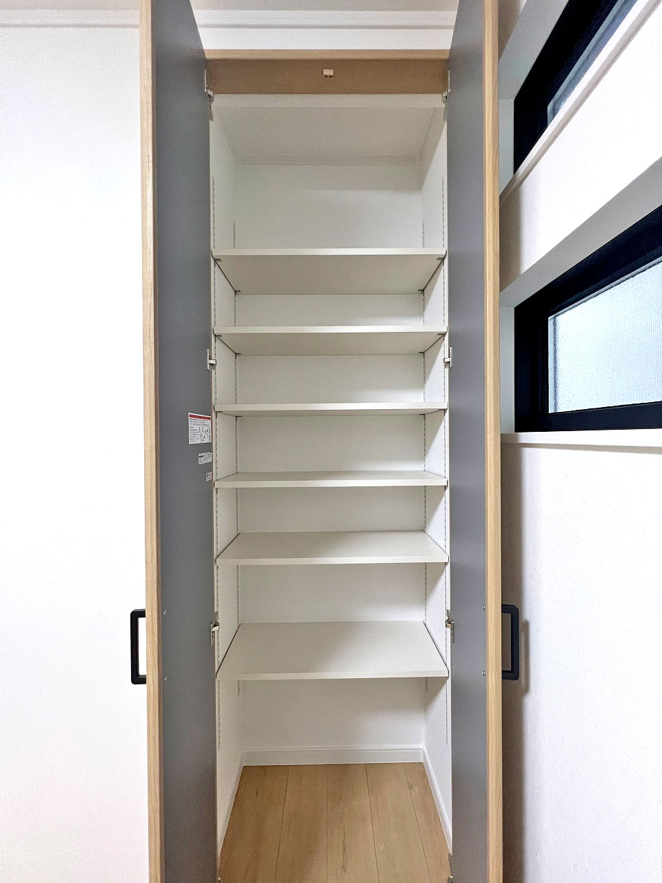 和光市 注文住宅：無機質×木の温もりが心地良い家