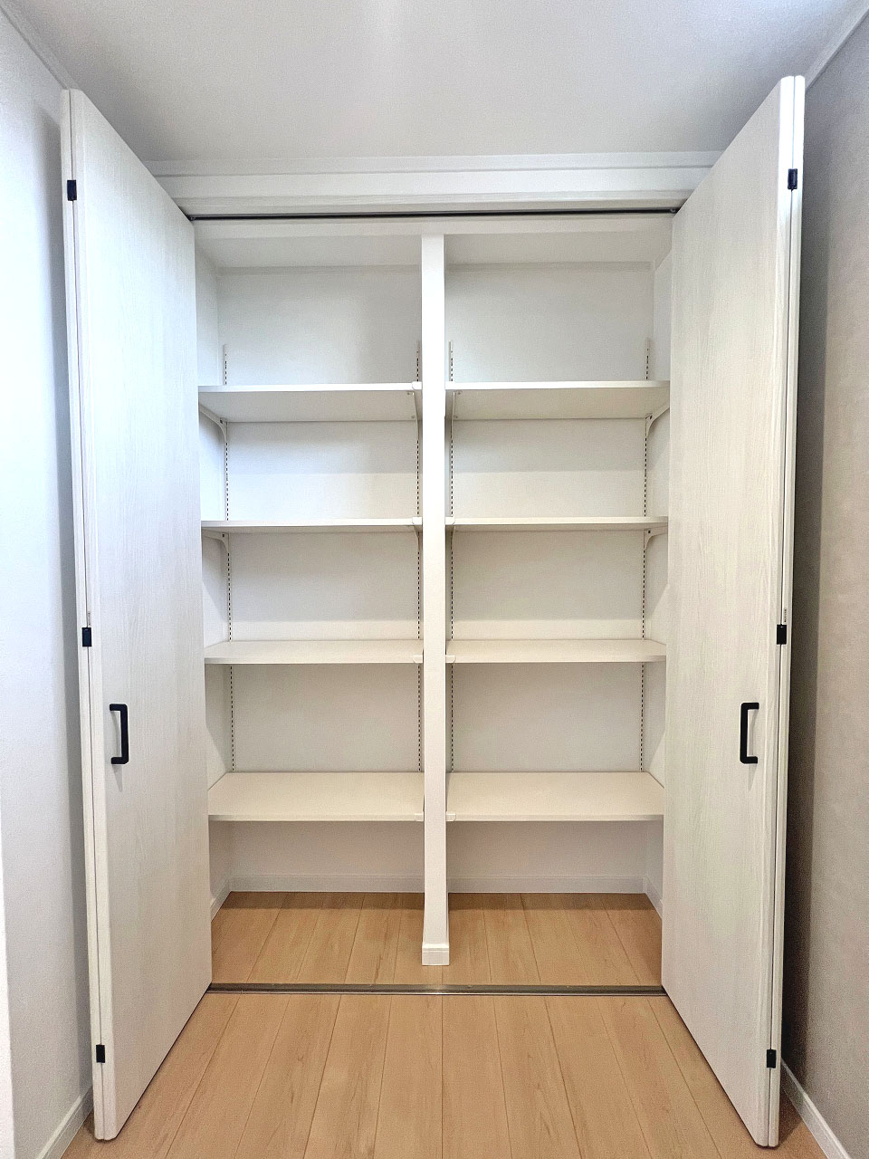 和光市 注文住宅：無機質×木の温もりが心地良い家