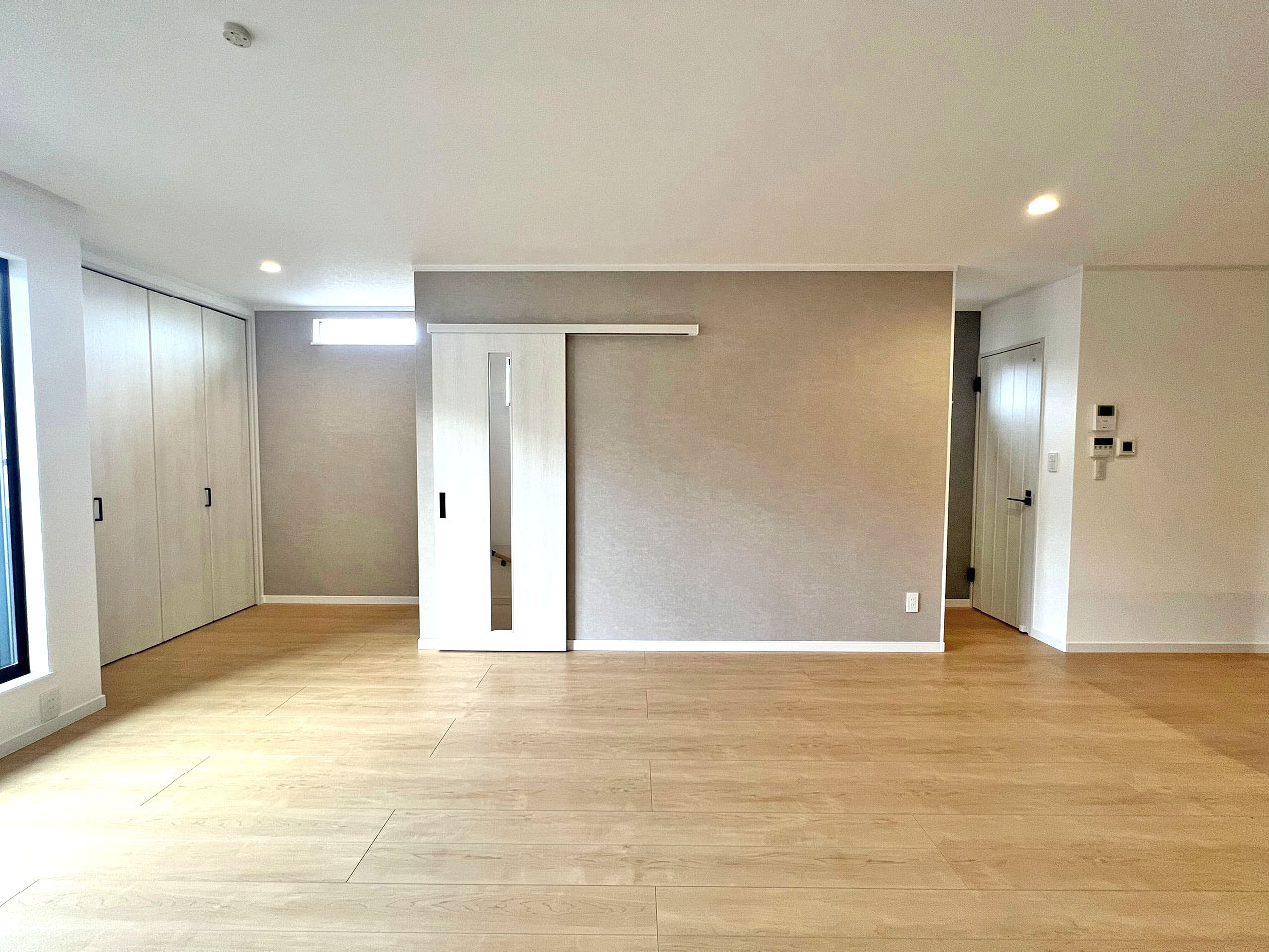 和光市 注文住宅：無機質×木の温もりが心地良い家