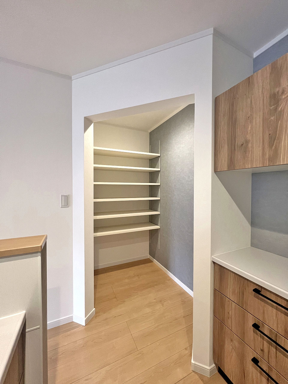 和光市 注文住宅：無機質×木の温もりが心地良い家