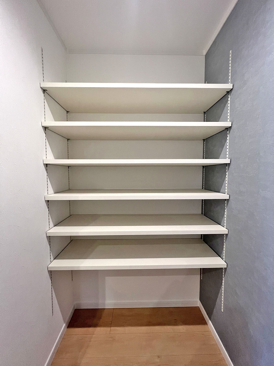 和光市 注文住宅：無機質×木の温もりが心地良い家